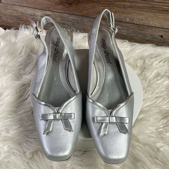 Easy Street Incredible Pump, Size 6 1/2M, Silver - Picture 1 of 7